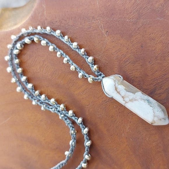 Agate Crystal Choker Necklace in Gray tones Handcrafted - Picture 5 of 7